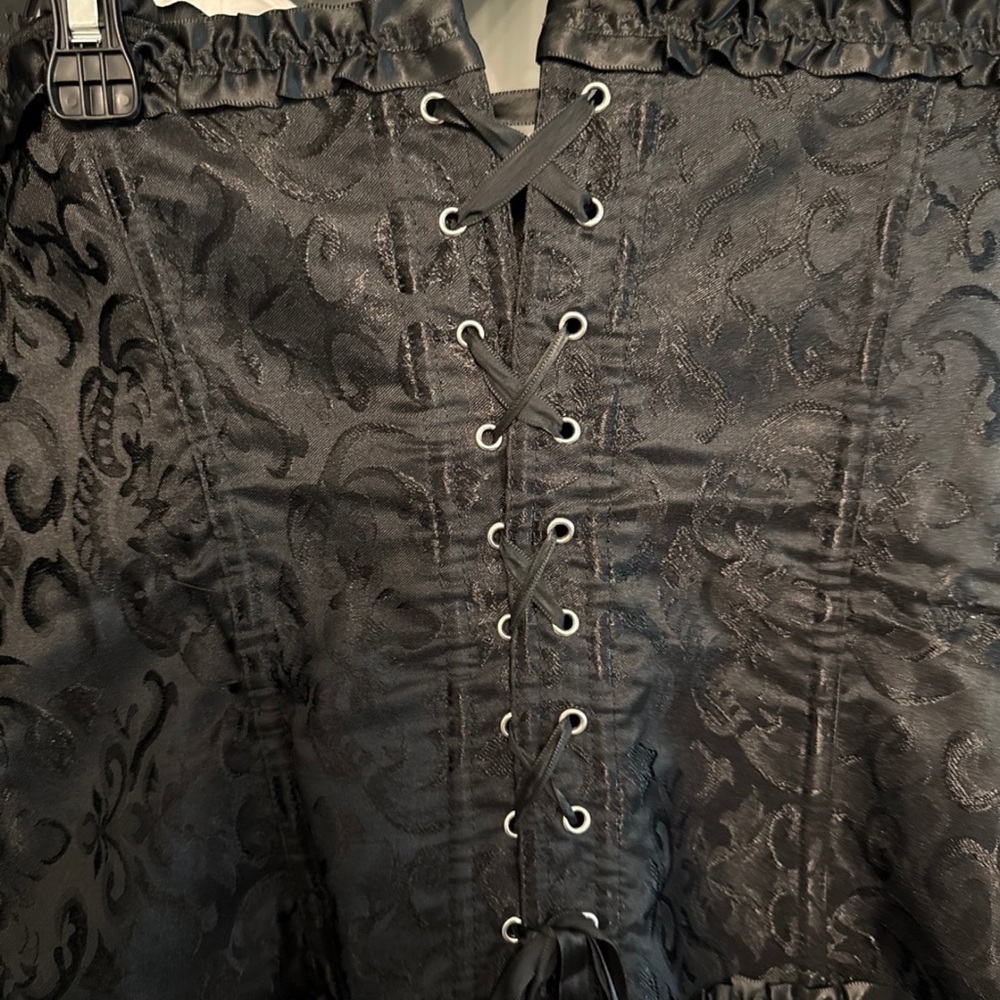 Corset - Picture 4 of 5